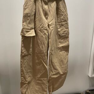 Women’s Cargo Pants in Khaki Beige